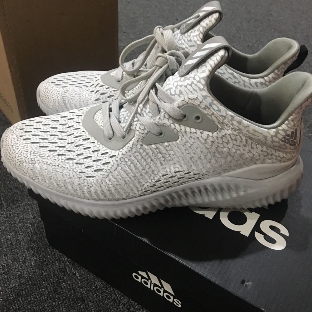 Selling adidas alphabounce ams j